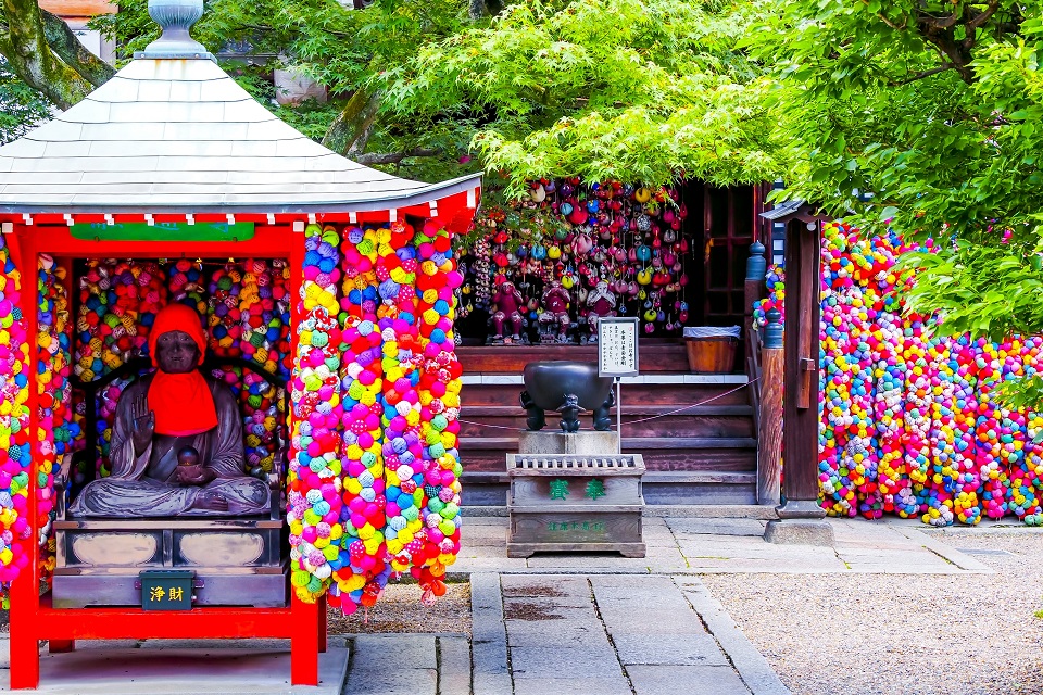 京都紅葉ライトアップ2025:清水寺で幻想的な夜景を楽しむ方法