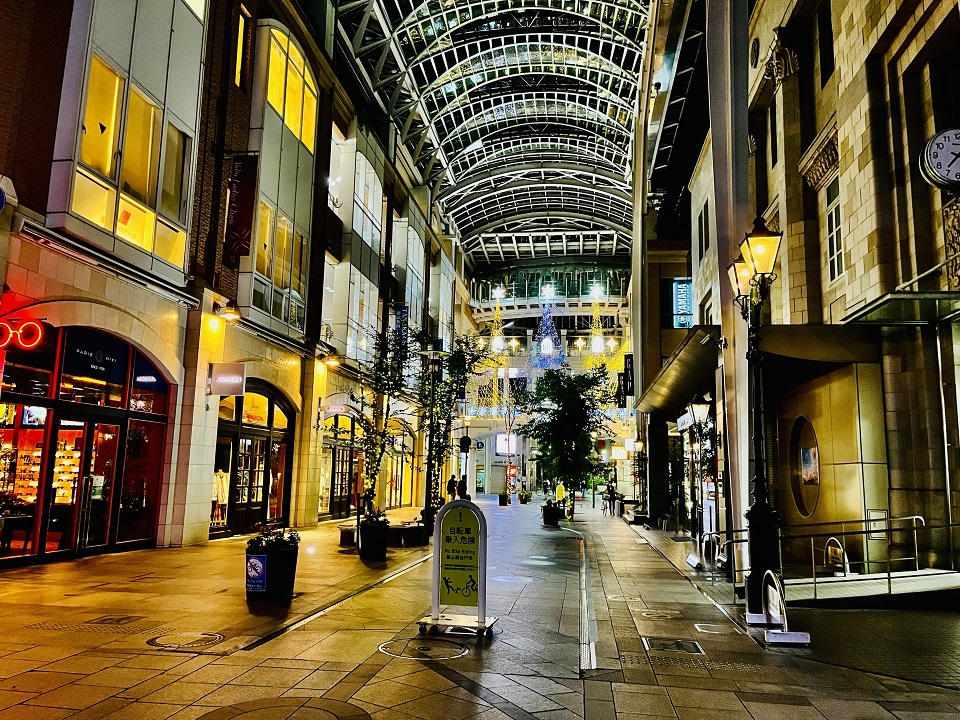 香川県丸亀市の商店街。香川丸亀国際ハーフマラソンが開催される市街地の風景。