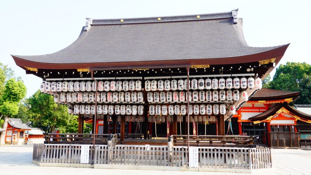 2026年の節分祭が開催される京都・八坂神社舞殿の外観