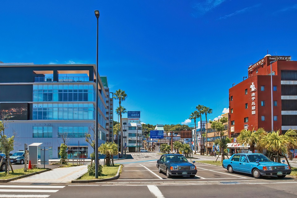 延岡駅前の市街地の写真。延岡西日本マラソン2026の開催地・延岡市の中心部の風景