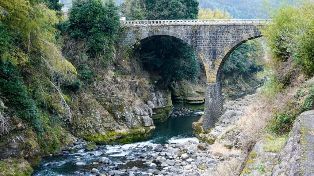 いんない石橋マラソンのコースに位置する宇佐市・荒瀬橋の風景