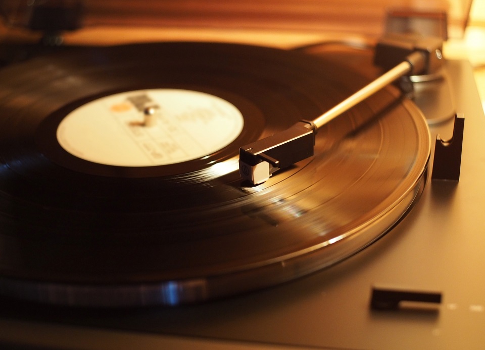 アナログのレコードプレーヤー
