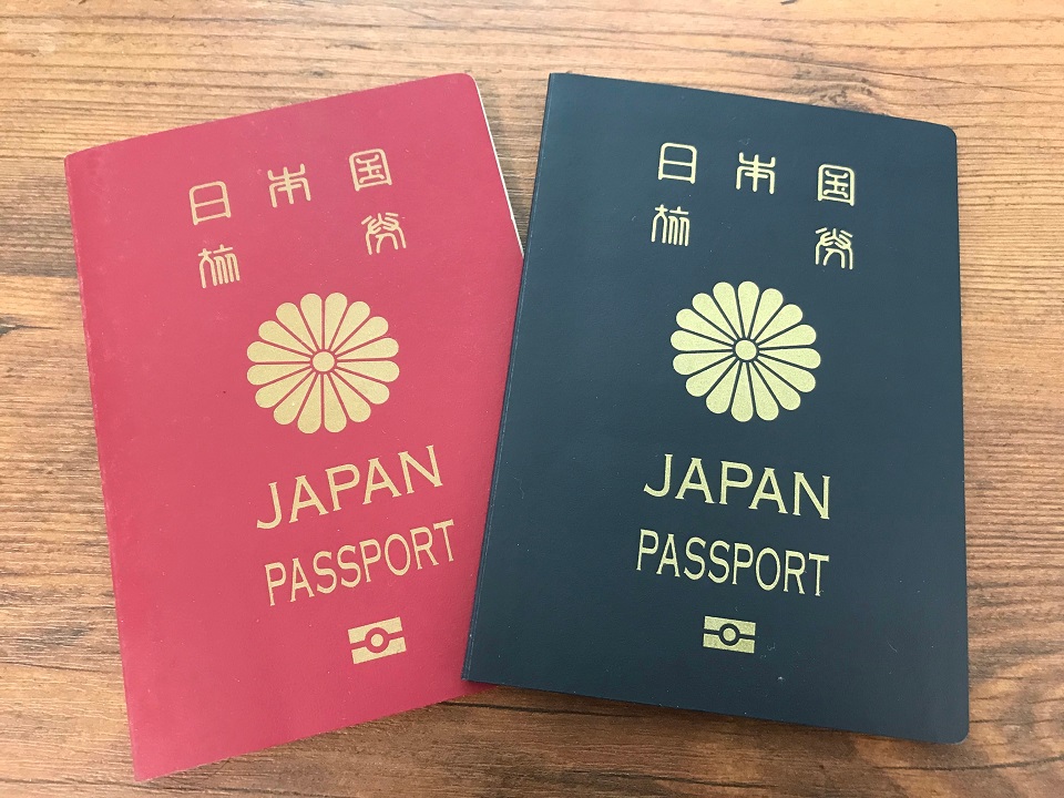 海外旅行に必要な5年用と10年用の日本のパスポート